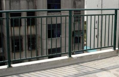 貴州鋅鋼陽臺護欄廠家在房屋建筑工程中的關(guān)鍵作用